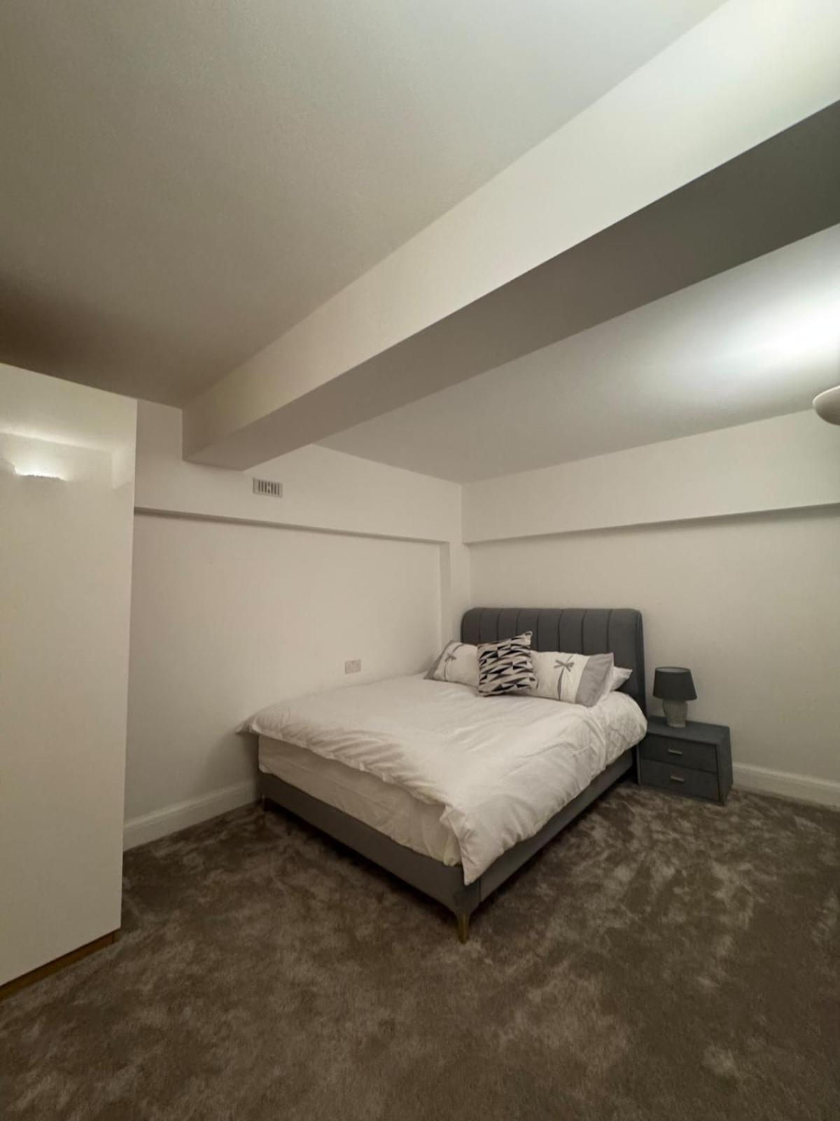 Appartement Contemporary 2-bedroom In Wanstead, *