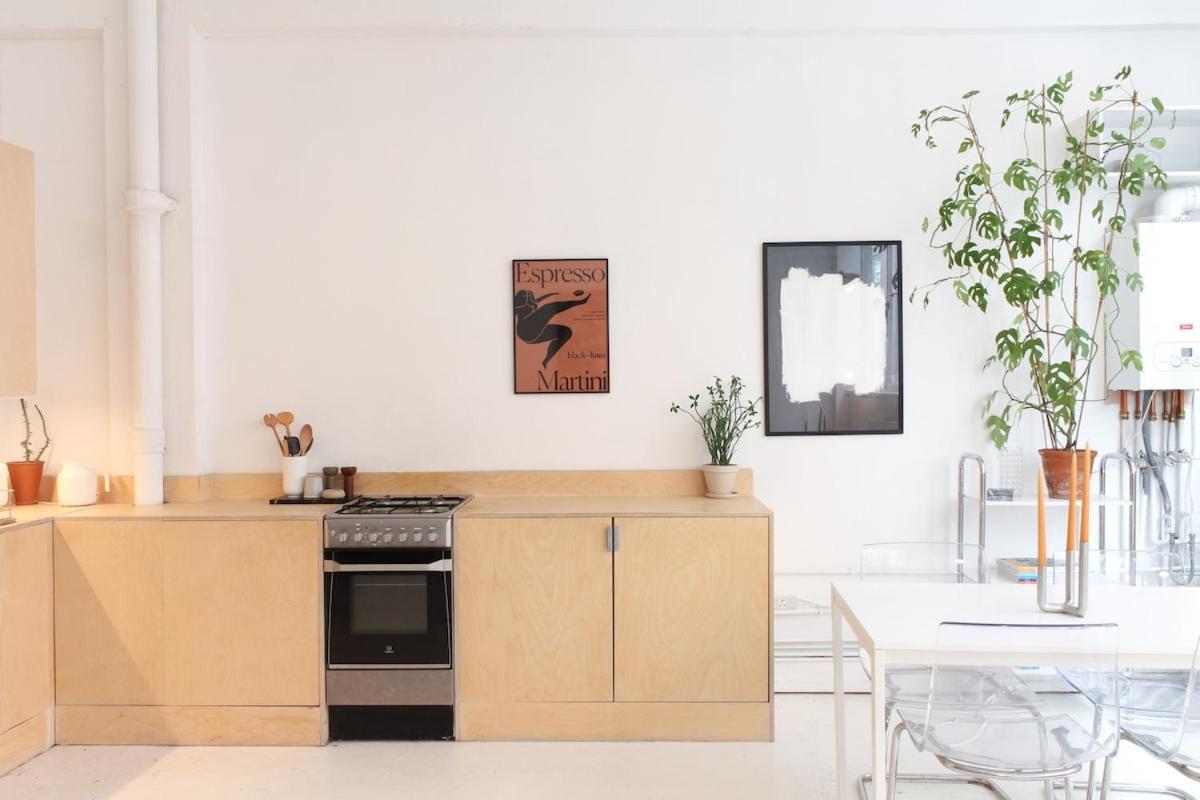 Bright & Spacious 2br Flat, Great Transport Links Appartement
