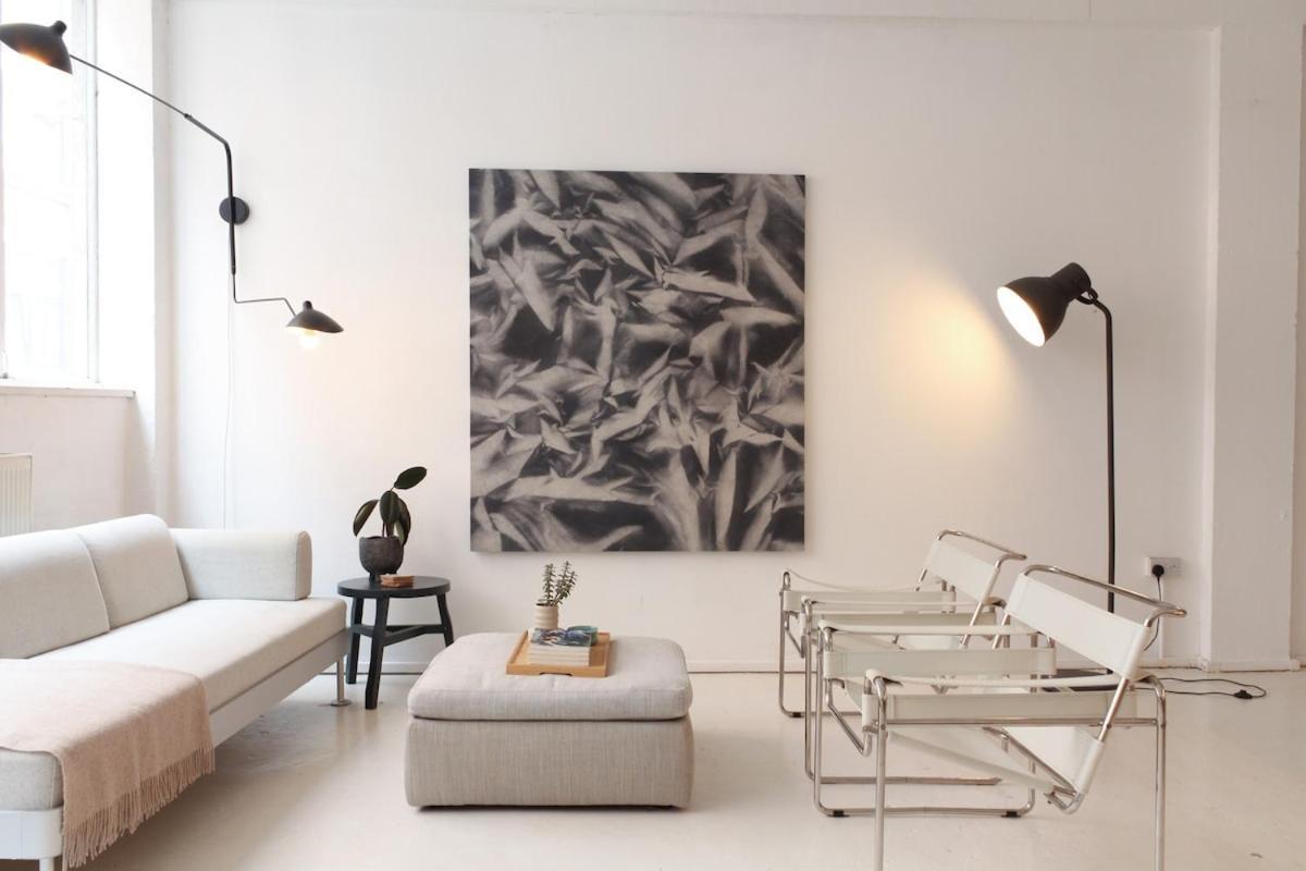Bright & Spacious 2br Flat, Great Transport Links Appartement