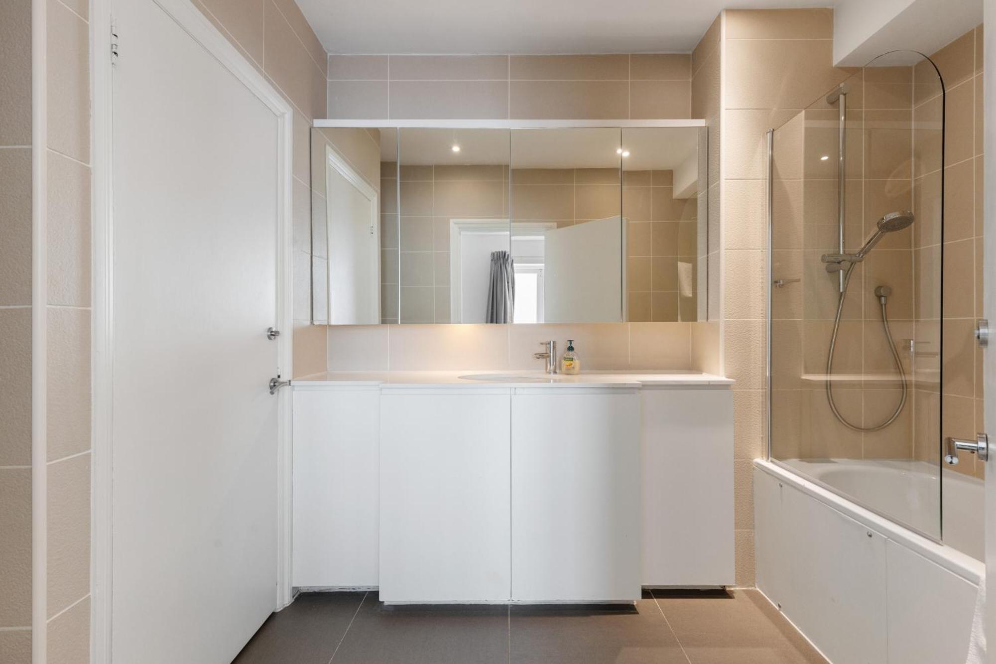 Heavenly Stays, Knightsbridge, Elegant 2-bd Escape Londres