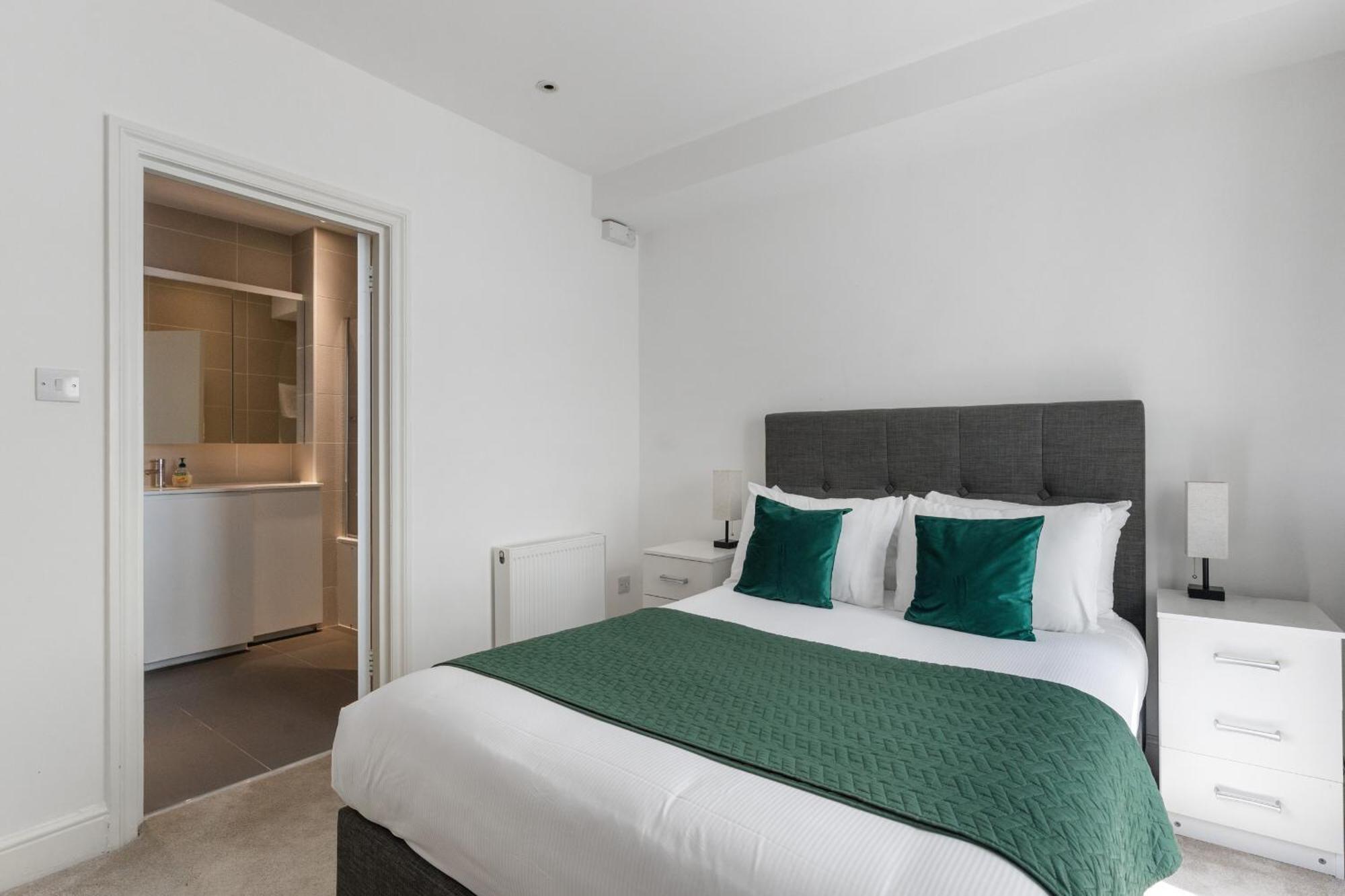 Heavenly Stays, Knightsbridge, Elegant 2-bd Escape Appartement