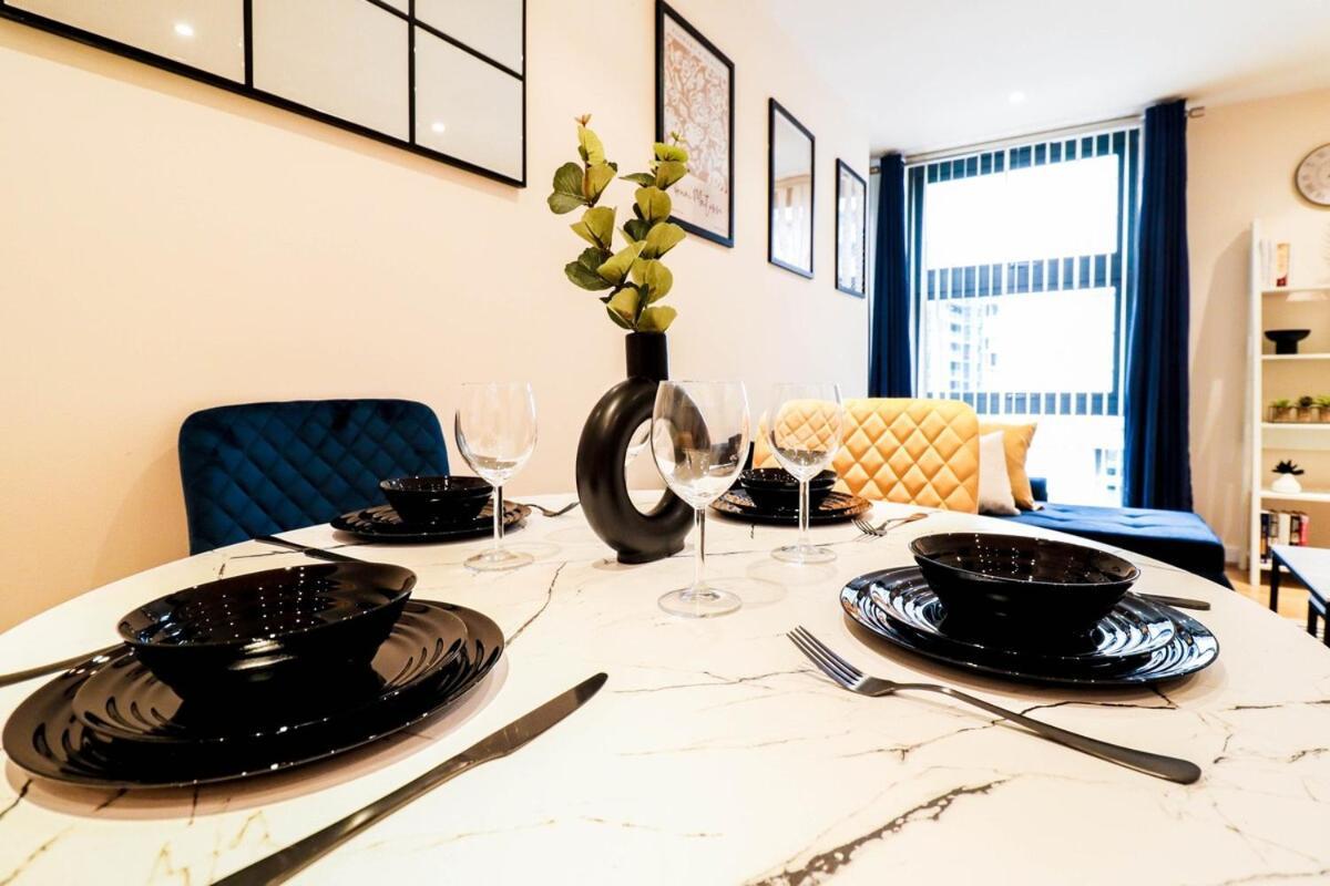 Stunning Canary Wharf Flat-5 Mins From Tube Station Apartment London