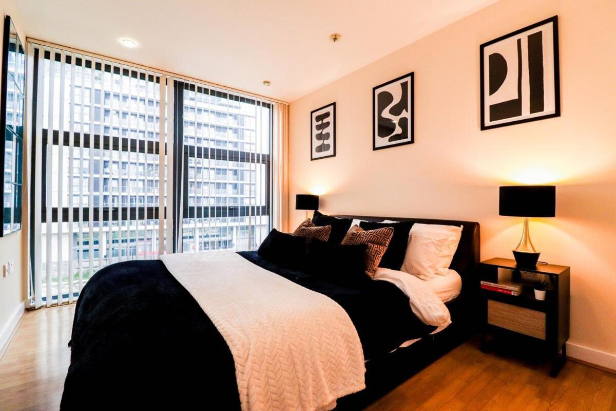 Apartment Stunning Canary Wharf Flat-5 Mins From Tube Station London