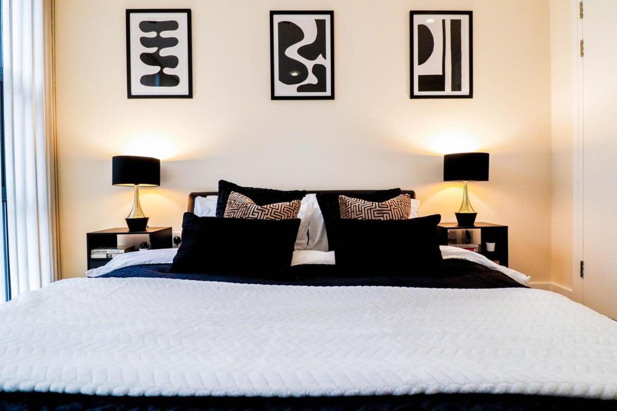 Stunning Canary Wharf Flat-5 Mins From Tube Station Apartment