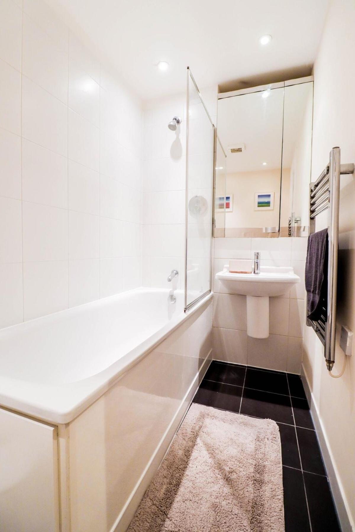 Stunning Canary Wharf Flat-5 Mins From Tube Station London