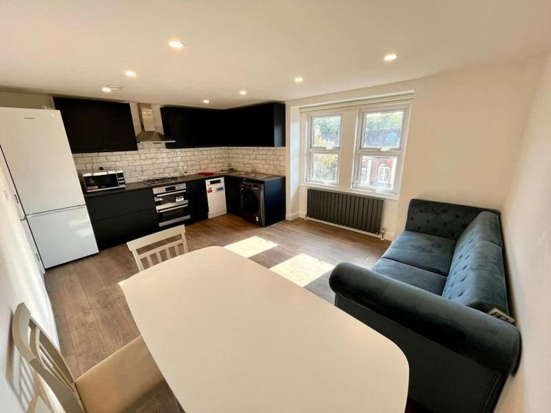2 Bedroom 2 Bth Deluxe Suite, Netflix Games, Near Putney Station, Fulham And Wimbledon, Ideal For Business And Relocator Londres