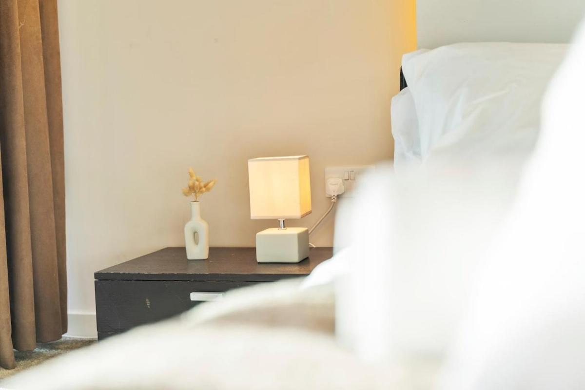 Apartment Elegant 1br Battersea Flat With Stunning River Views *