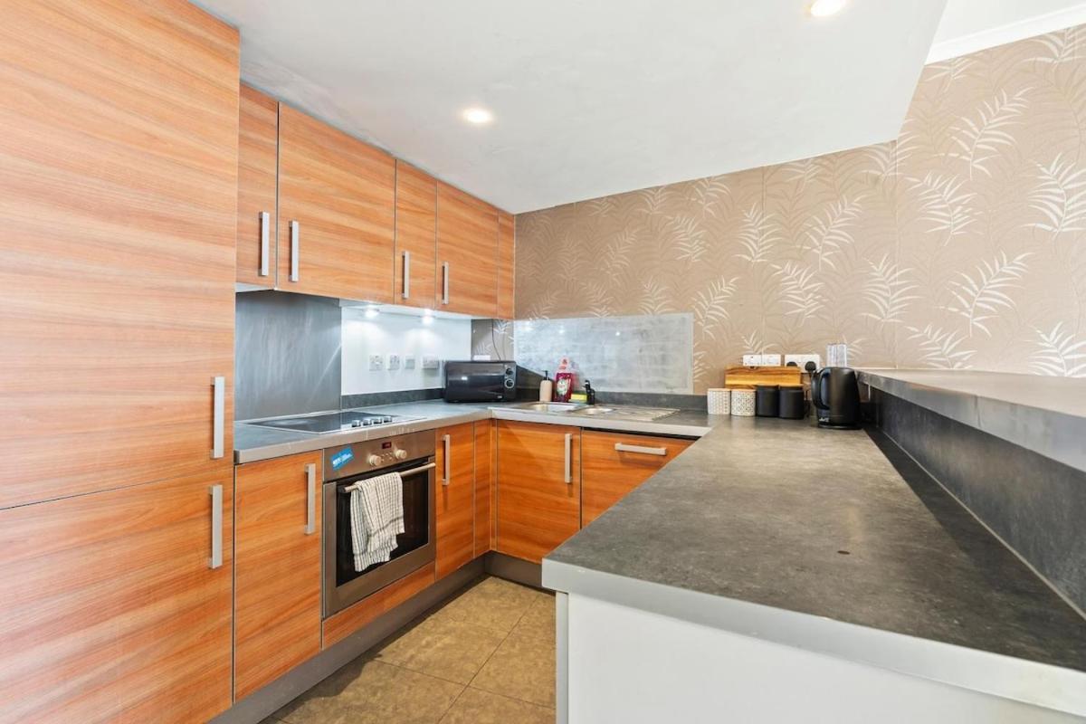Elegant 1br Battersea Flat With Stunning River Views London