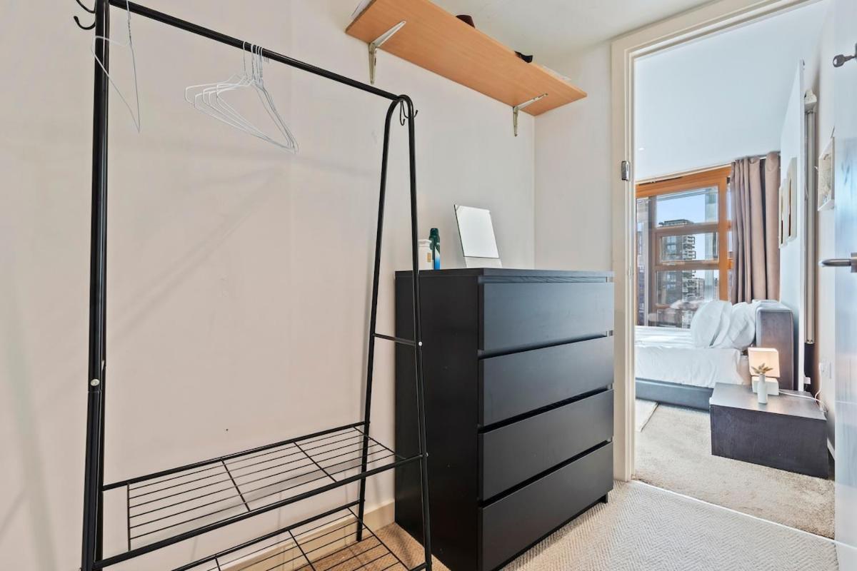 Apartment Elegant 1br Battersea Flat With Stunning River Views London