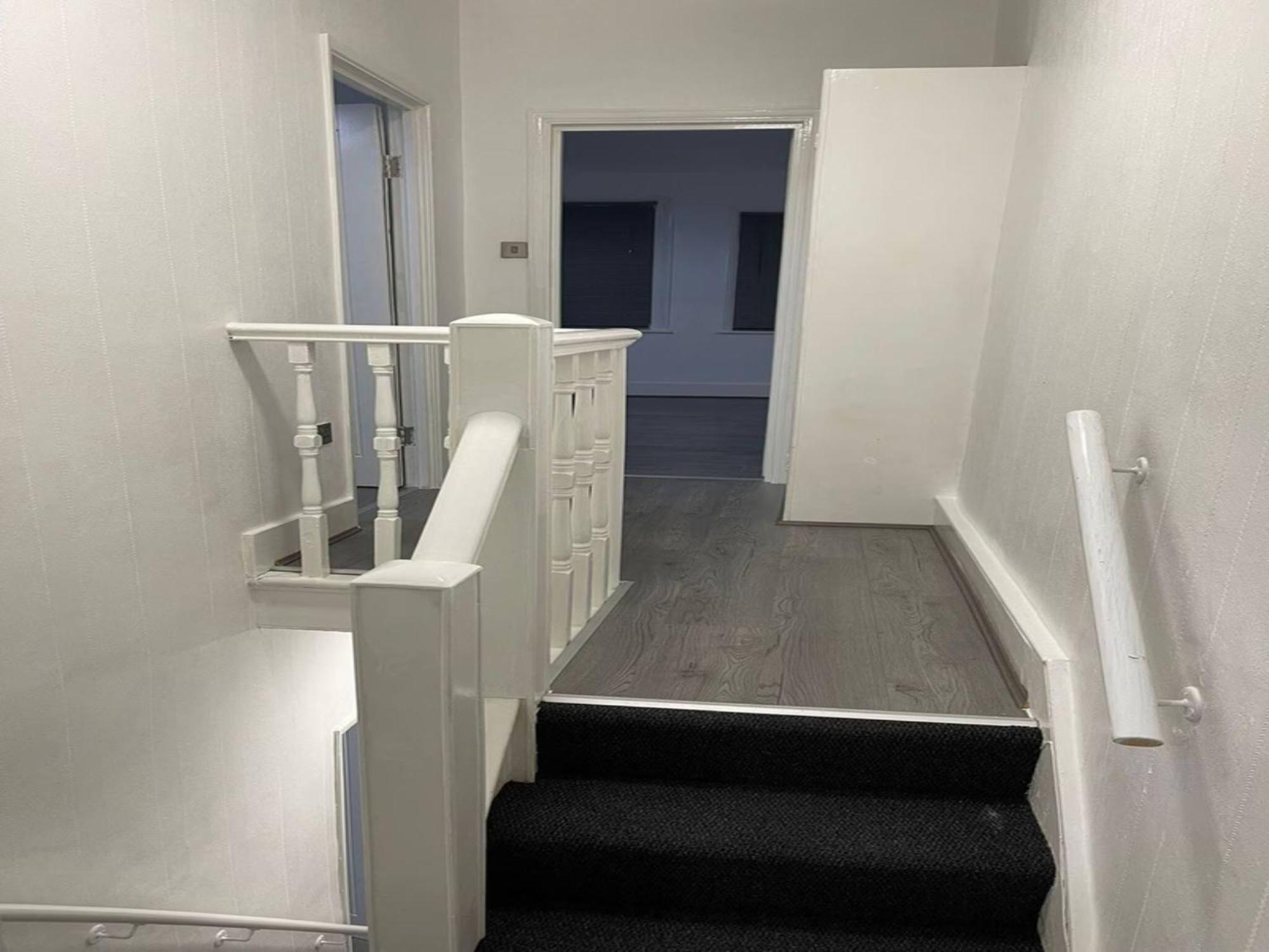 Modern 5 Bedroom House - Enfield Vakantiehuis *
