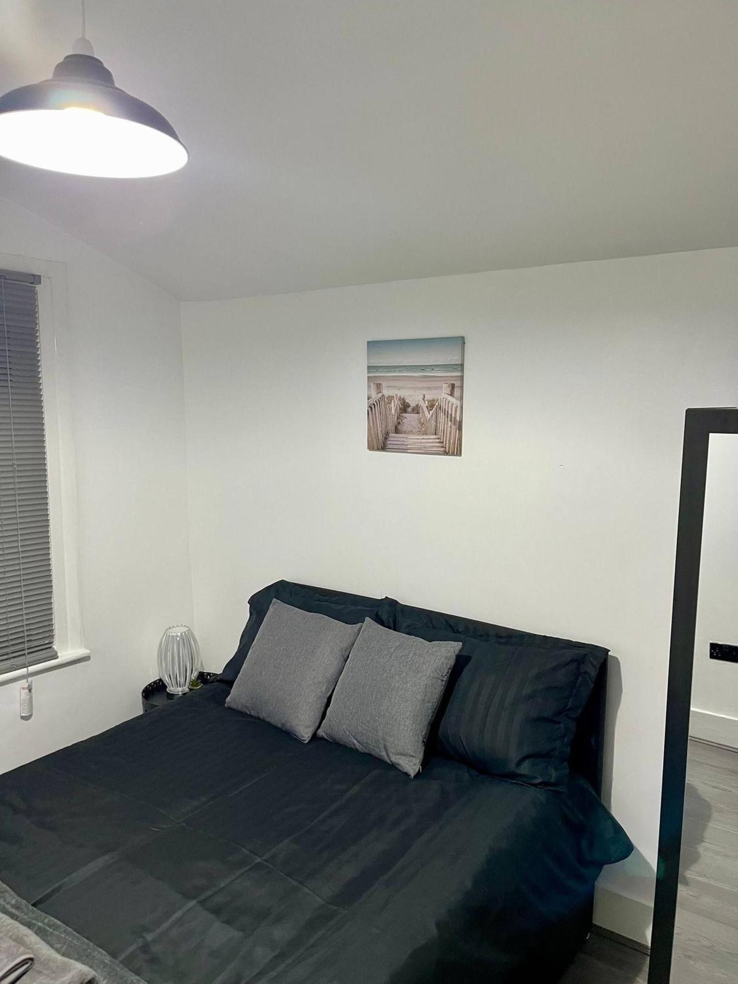 Modern 5 Bedroom House - Enfield Vakantiehuis *