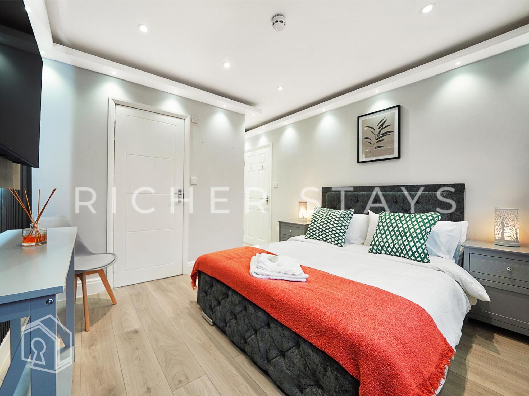Leyton Guest - And Amenities Londres