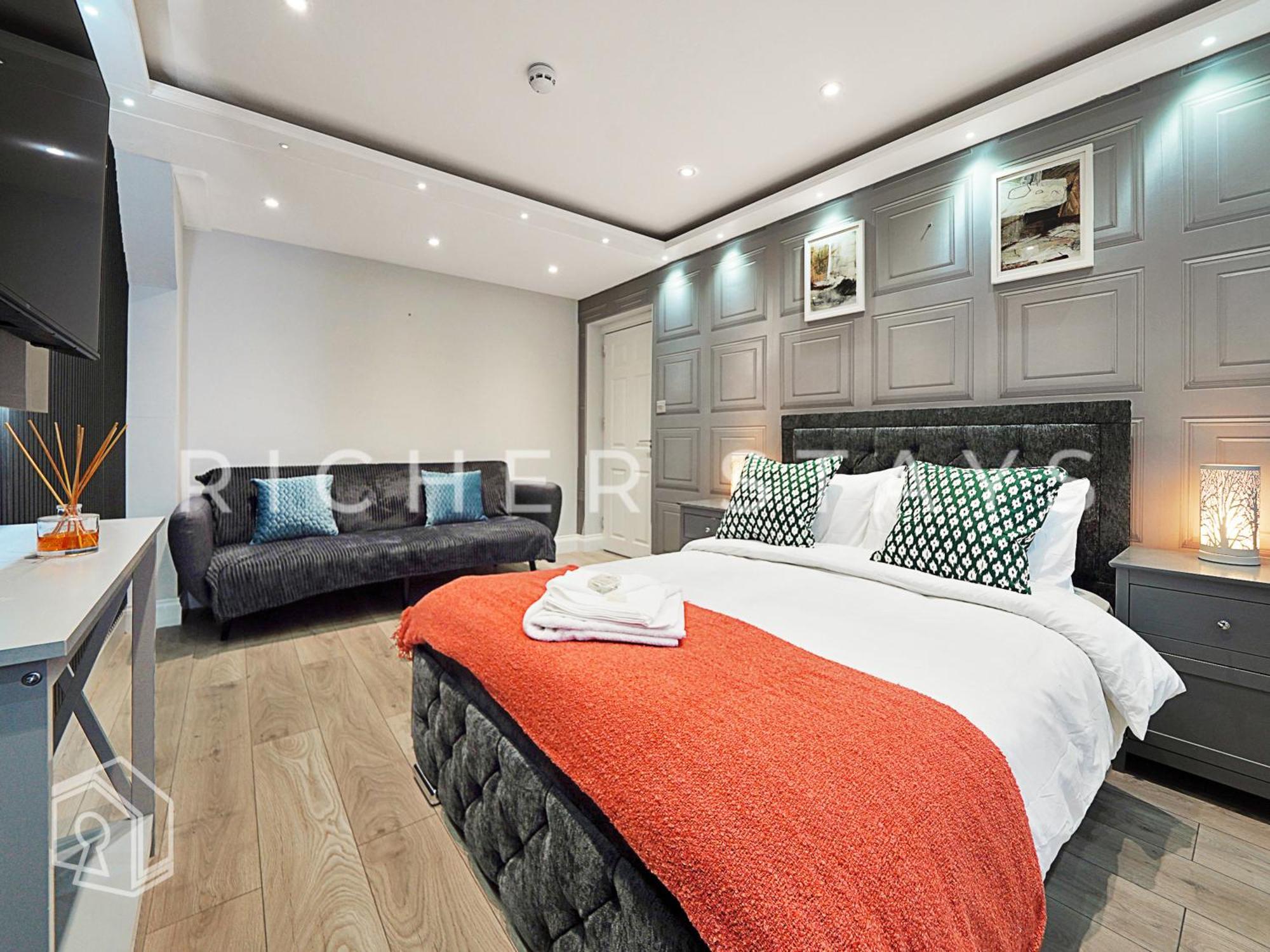 Leyton Guest - And Amenities * Londres