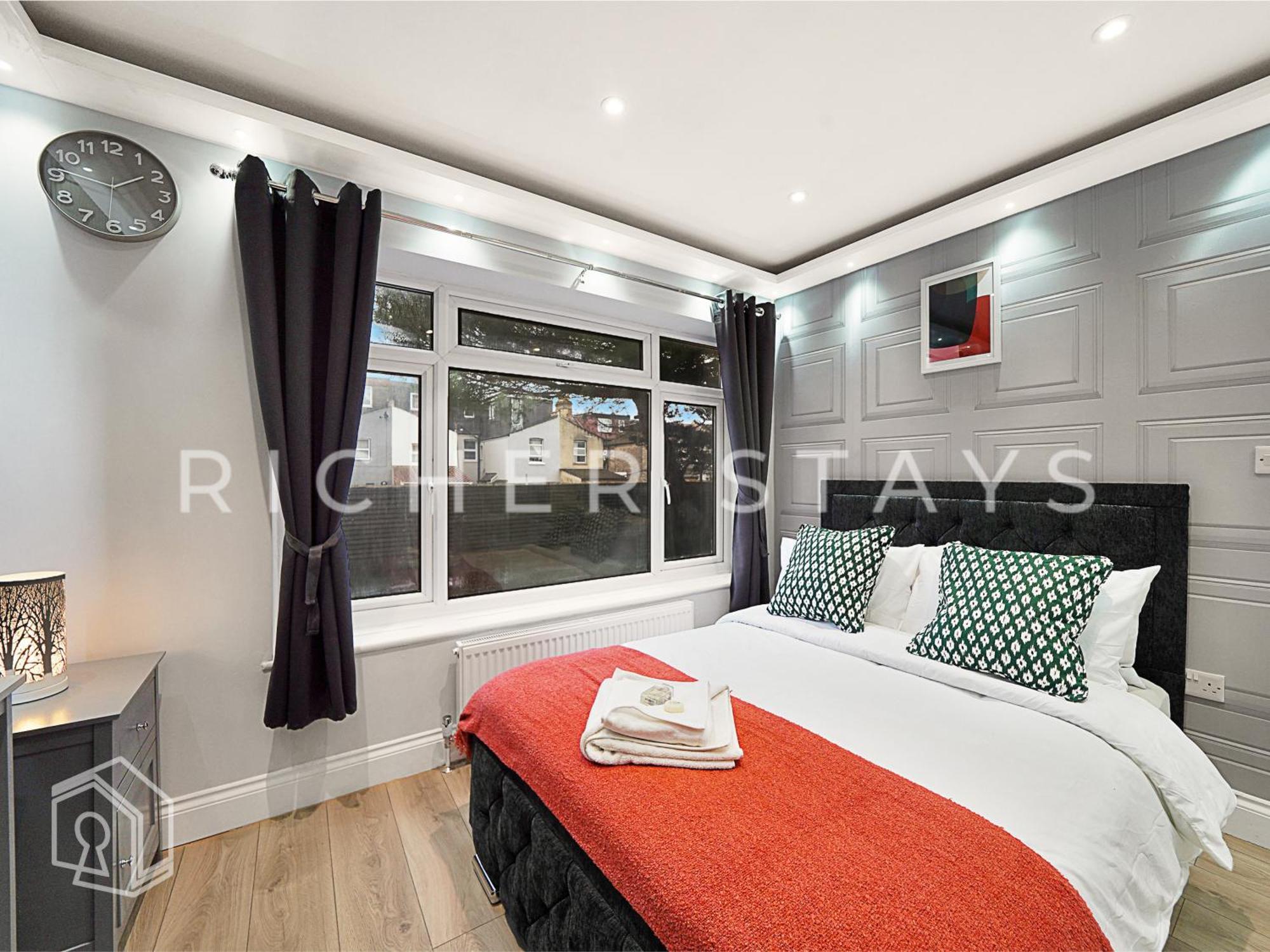 Leyton Guest - And Amenities * Londres
