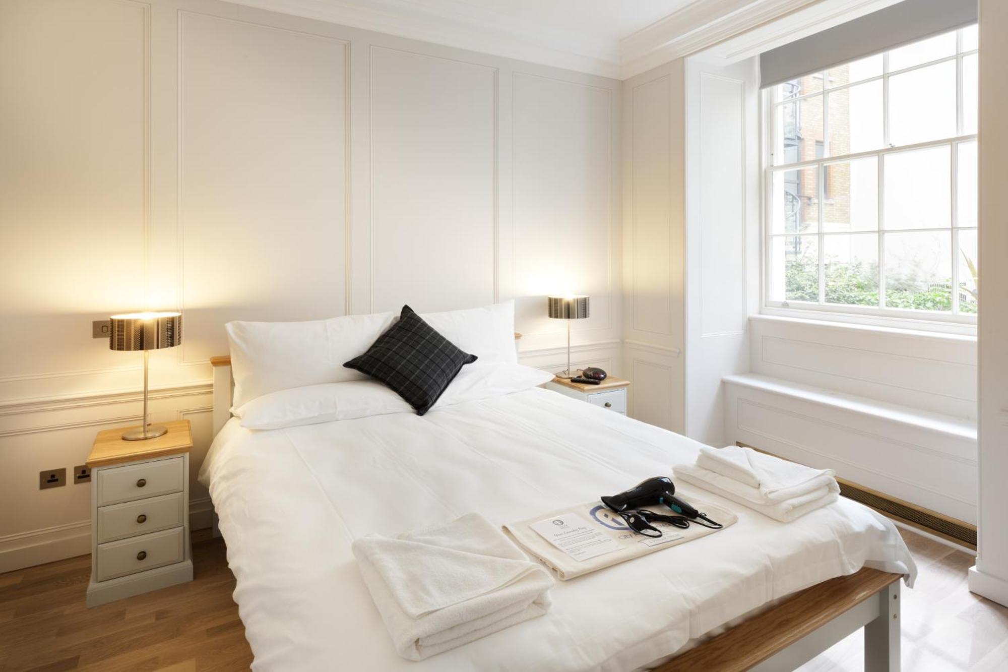 Bank Serviced By Lovelystay Londres