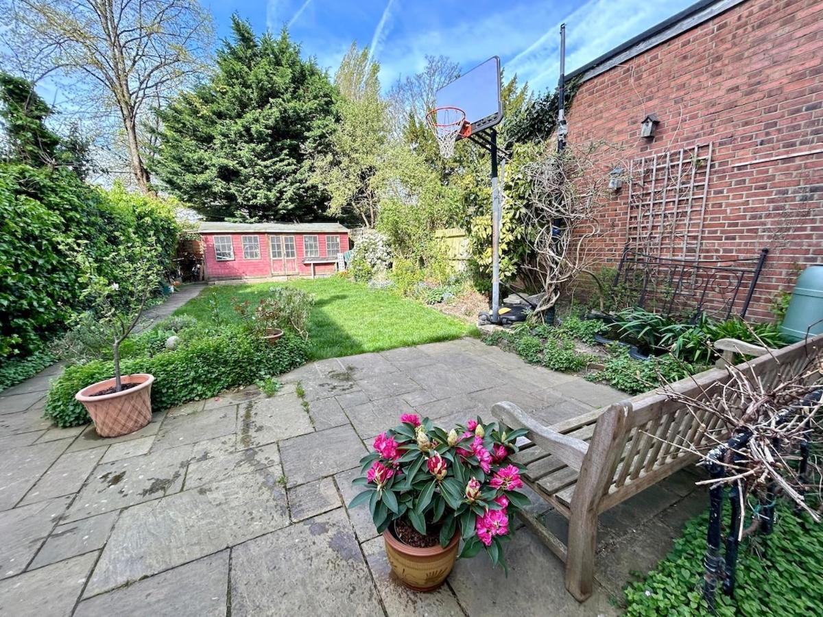 Spacious Comfortable Flat With Free Parking In East Finchley, Muswell Hill & Close To Alexandra Palace Appartement Londen
