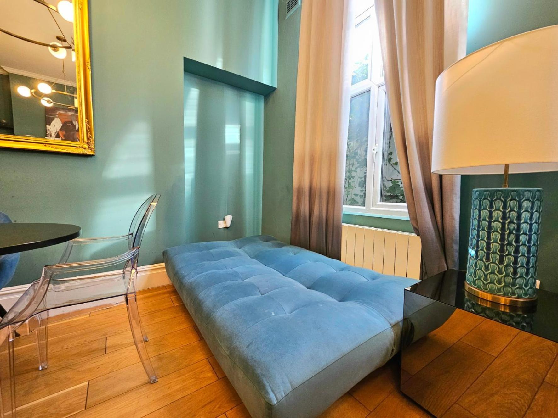 Stunning Hyde Park Home, Ground Floor Maisonette, Duplex, Near Tube Metro Stations *