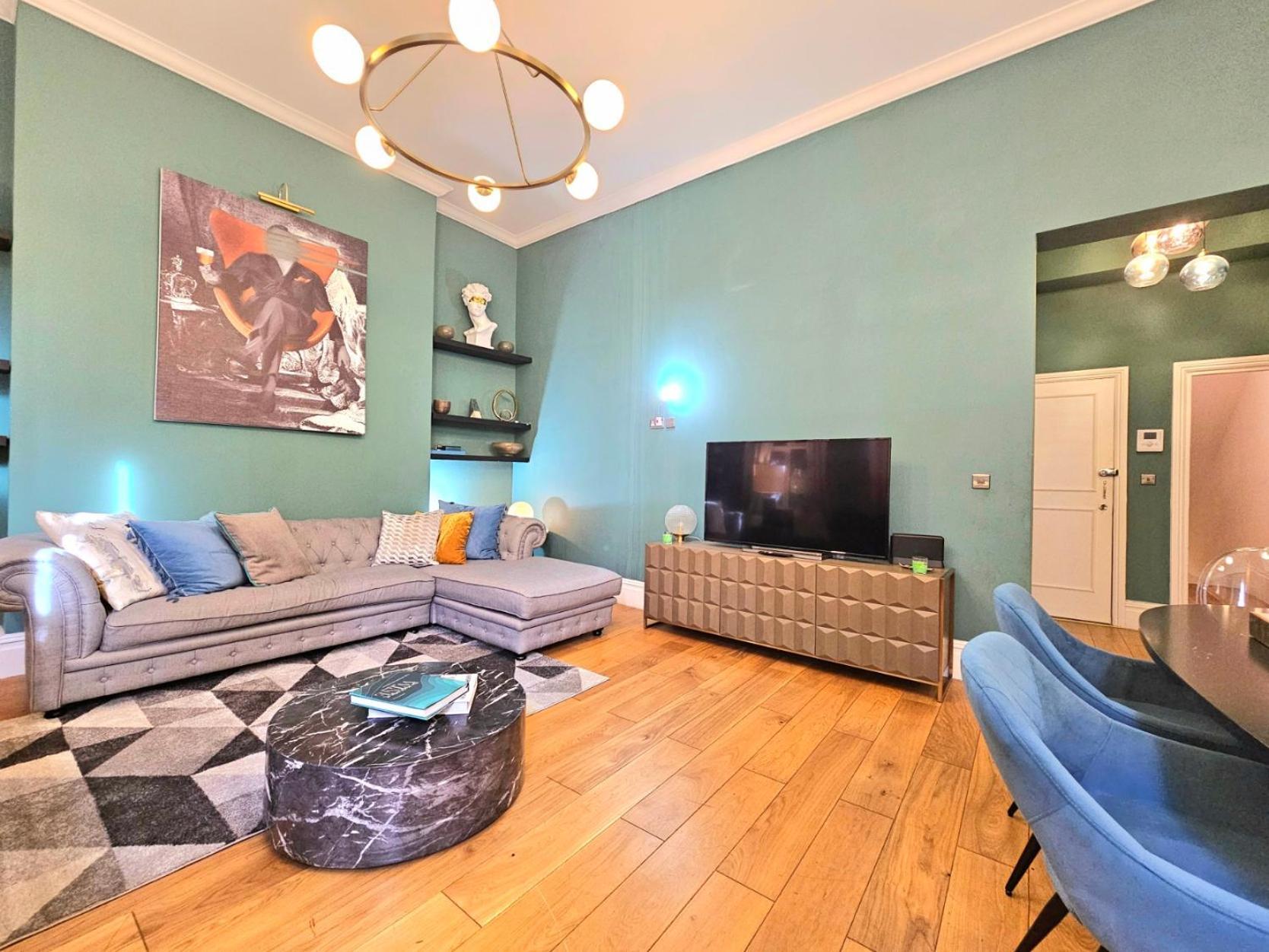 Stunning Hyde Park Home, Ground Floor Maisonette, Duplex, Near Tube Metro Stations Londres