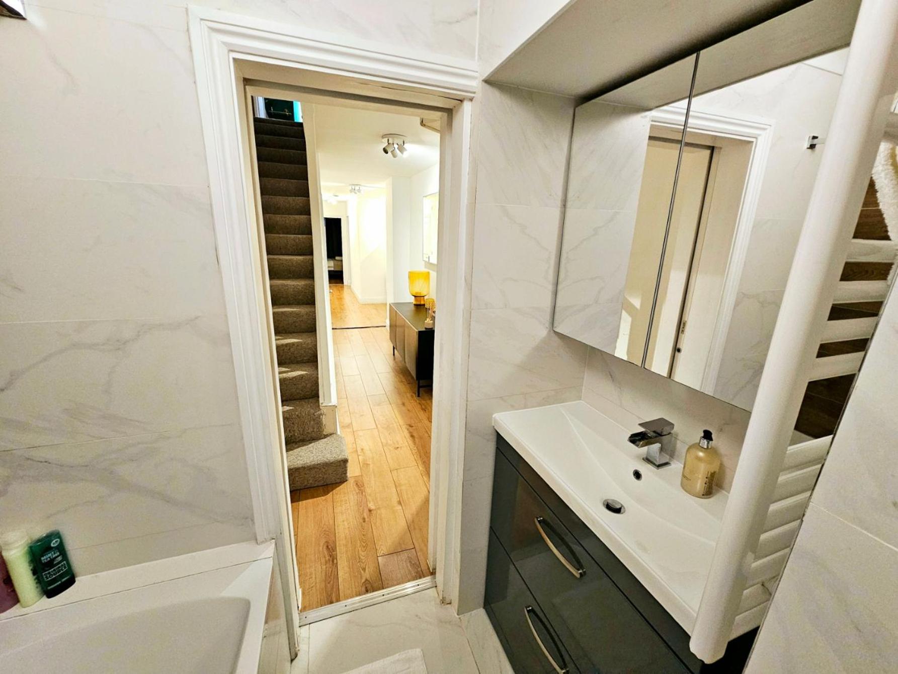 Apartamento Stunning Hyde Park Home, Ground Floor Maisonette, Duplex, Near Tube Metro Stations Londres