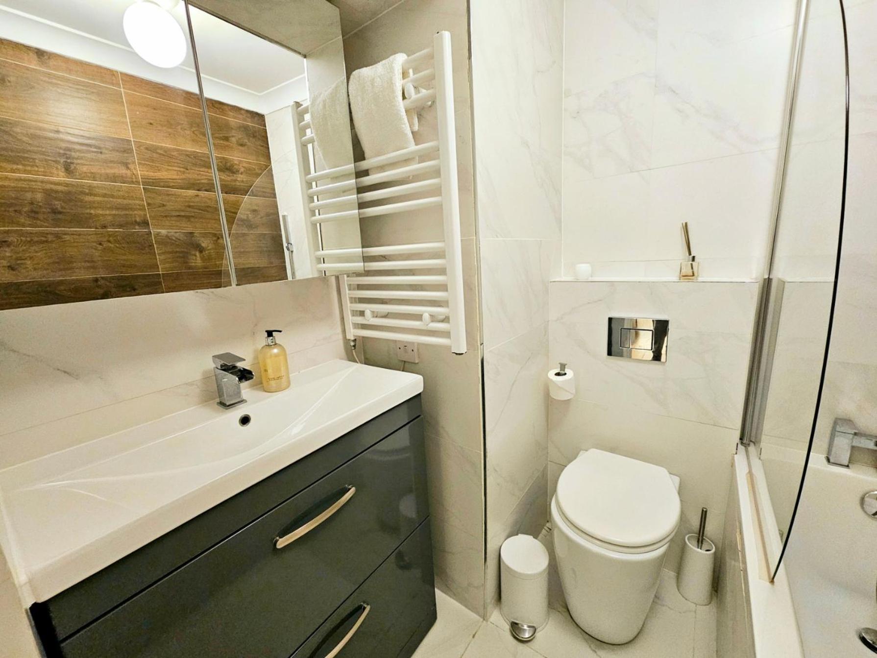 Stunning Hyde Park Home, Ground Floor Maisonette, Duplex, Near Tube Metro Stations Apartamento *
