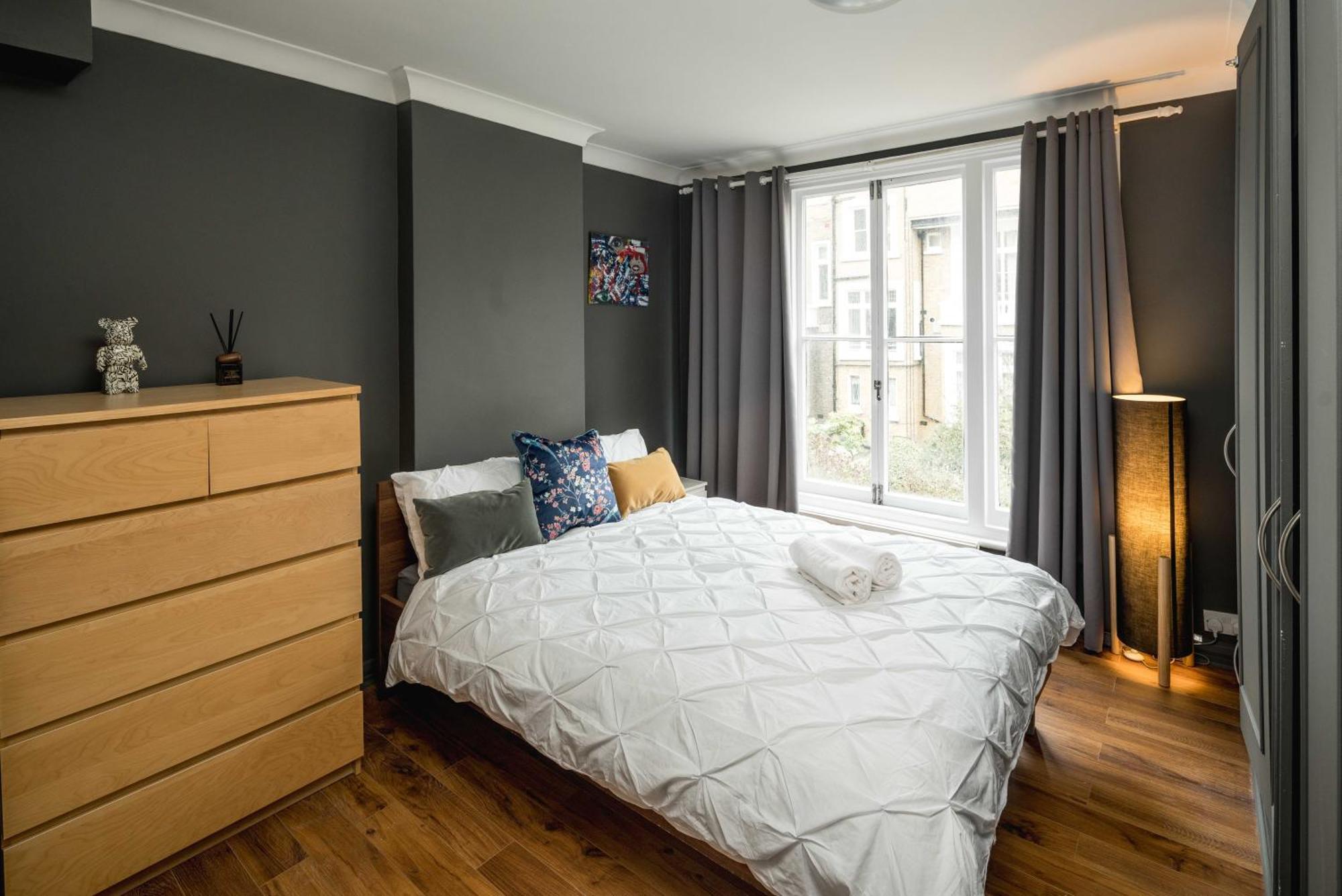 Appartement Beautiful 2-bed, 2 Bathrooms Flat In Zone 1, - Just Minutes Walk To High Street Kensington, Earls Court, Hyde Park