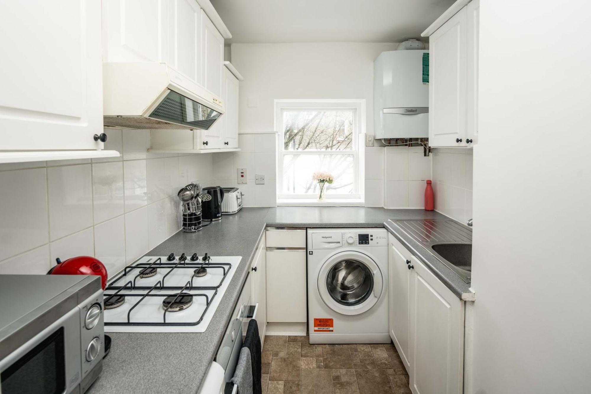 Beautiful 2-bed, 2 Bathrooms Flat In Zone 1, - Just Minutes Walk To High Street Kensington, Earls Court, Hyde Park Appartement Londen