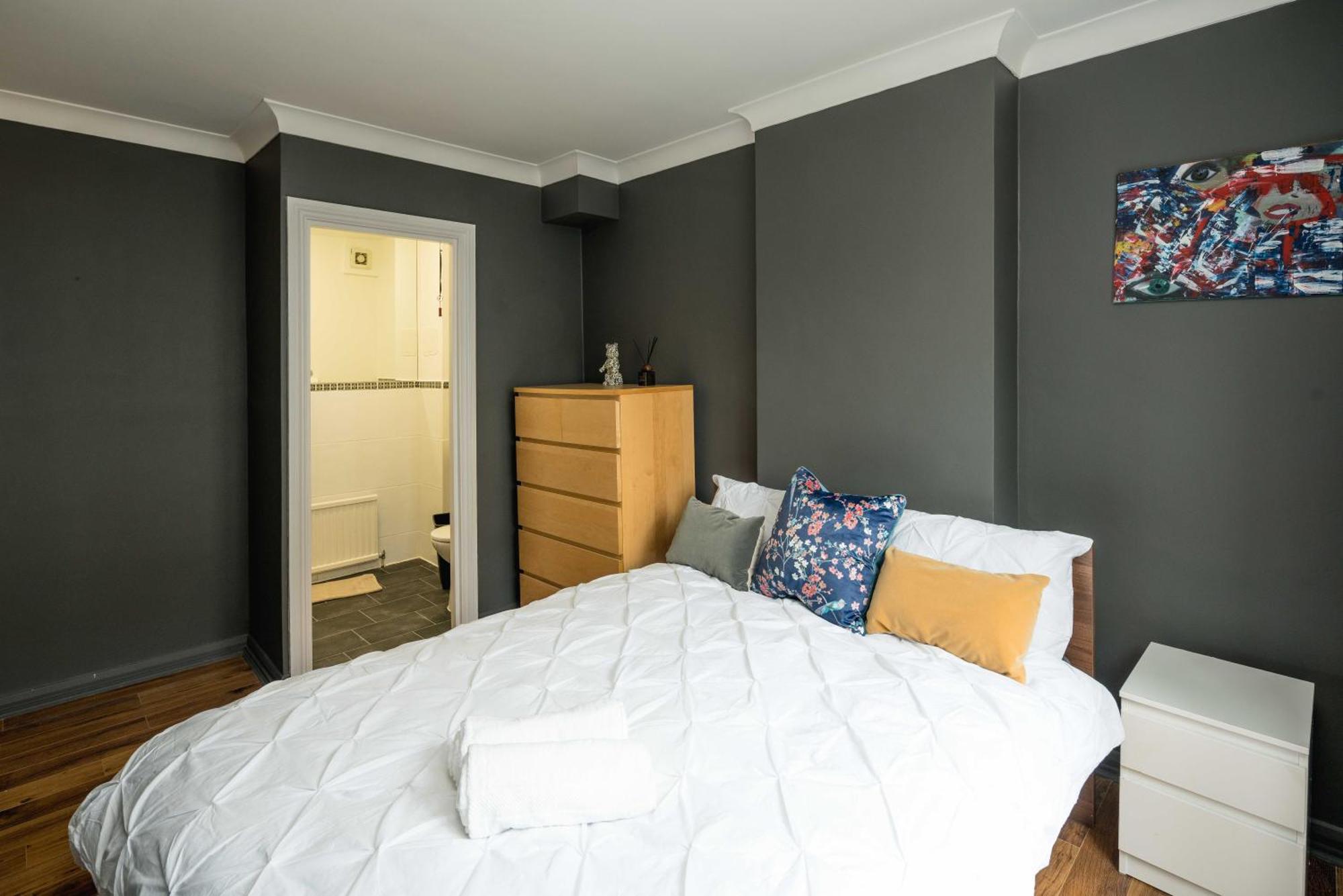 Beautiful 2-bed, 2 Bathrooms Flat In Zone 1, - Just Minutes Walk To High Street Kensington, Earls Court, Hyde Park Appartement