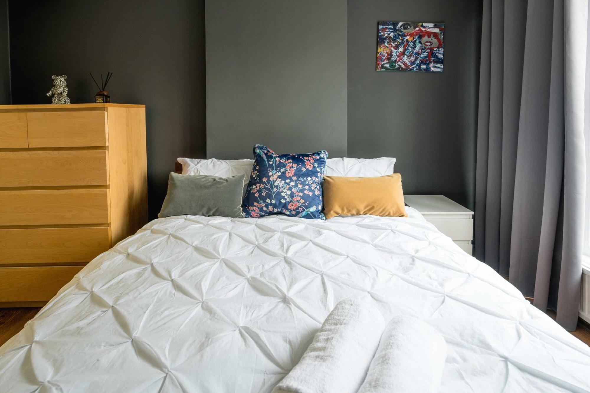 Beautiful 2-bed, 2 Bathrooms Flat In Zone 1, - Just Minutes Walk To High Street Kensington, Earls Court, Hyde Park Appartement Londen