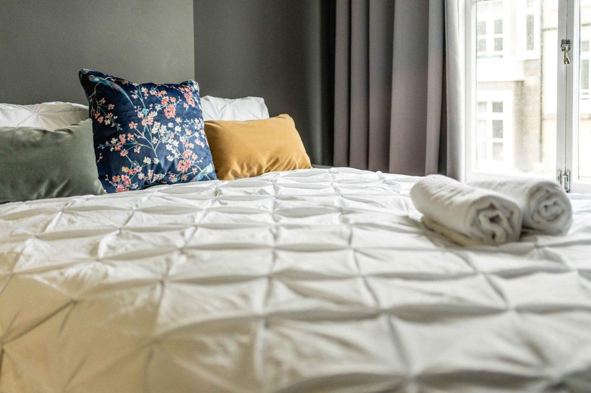 Beautiful 2-bed, 2 Bathrooms Flat In Zone 1, - Just Minutes Walk To High Street Kensington, Earls Court, Hyde Park Londen
