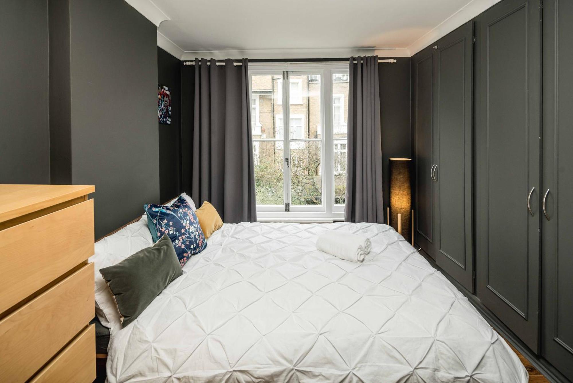 Beautiful 2-bed, 2 Bathrooms Flat In Zone 1, - Just Minutes Walk To High Street Kensington, Earls Court, Hyde Park Appartement