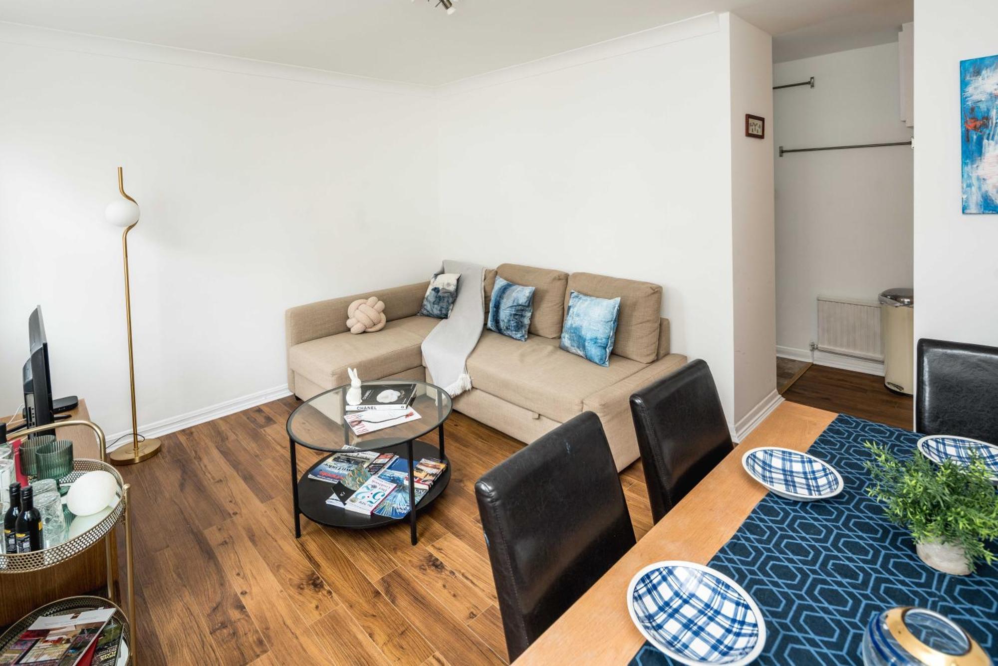 Appartement Beautiful 2-bed, 2 Bathrooms Flat In Zone 1, - Just Minutes Walk To High Street Kensington, Earls Court, Hyde Park Londen