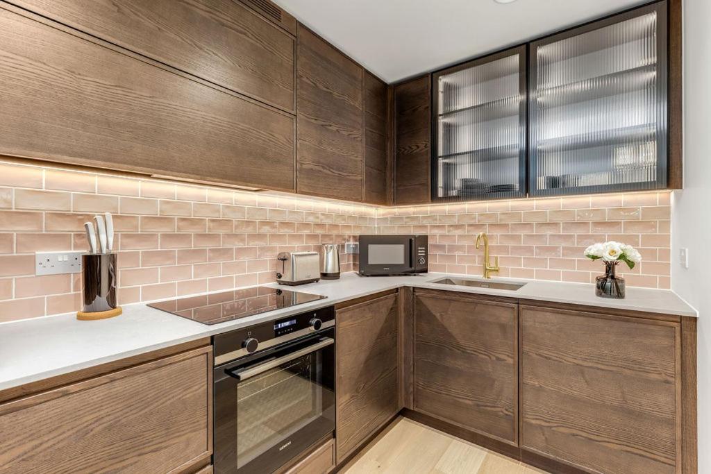 The Brood Apartment *