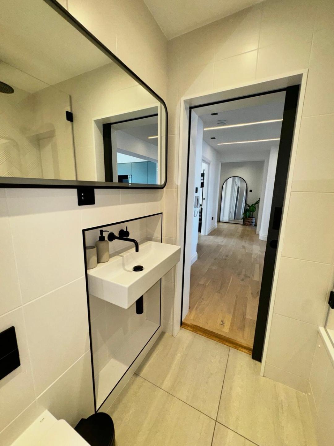 Newly Refurbished W/ River Views Appartement Londres