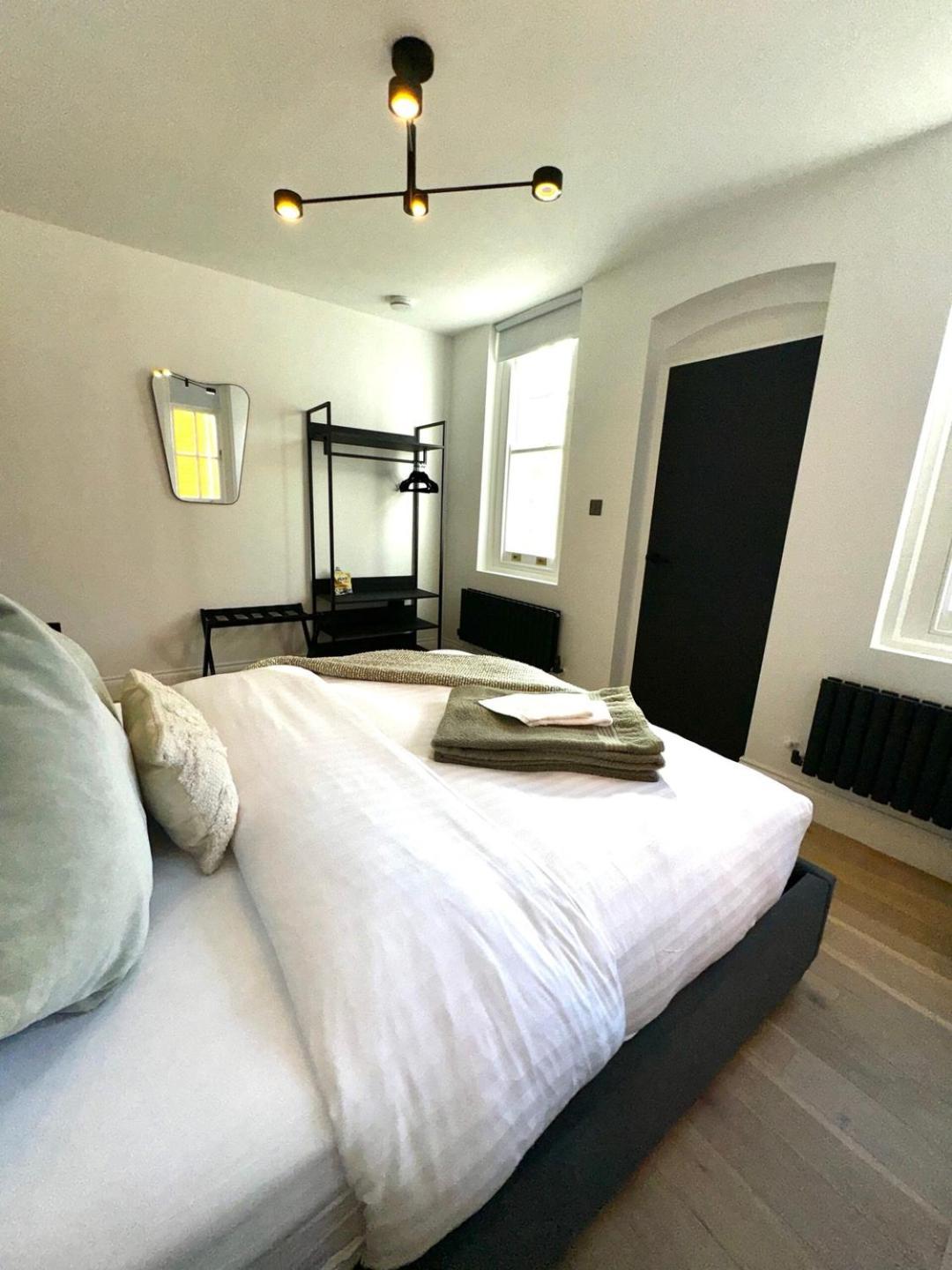 Newly Refurbished W/ River Views Appartement Londres