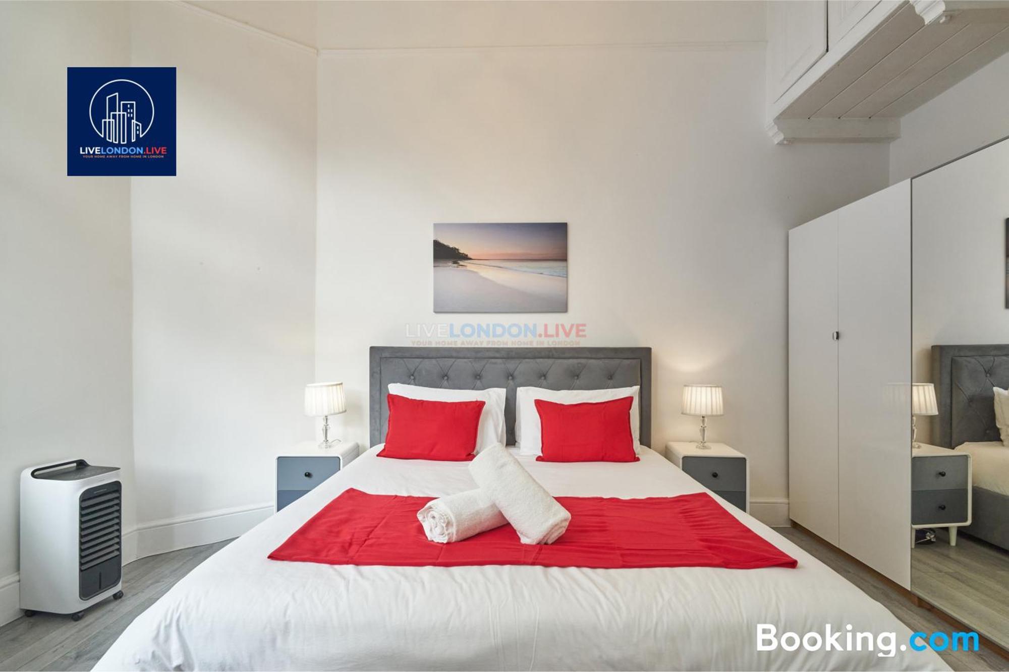Last-minute Reserve L Sleeps Up To 4 Guests L One-bedroom With King Bed And High Ceilings Near Camden By Live Short Lets & Serviced Apartment London