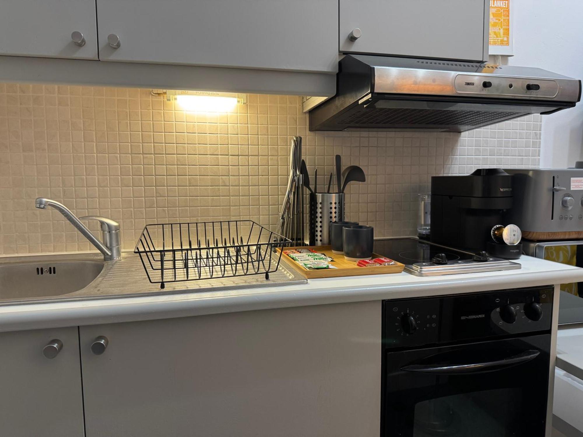 Compact Flat Close To Hyde Park *