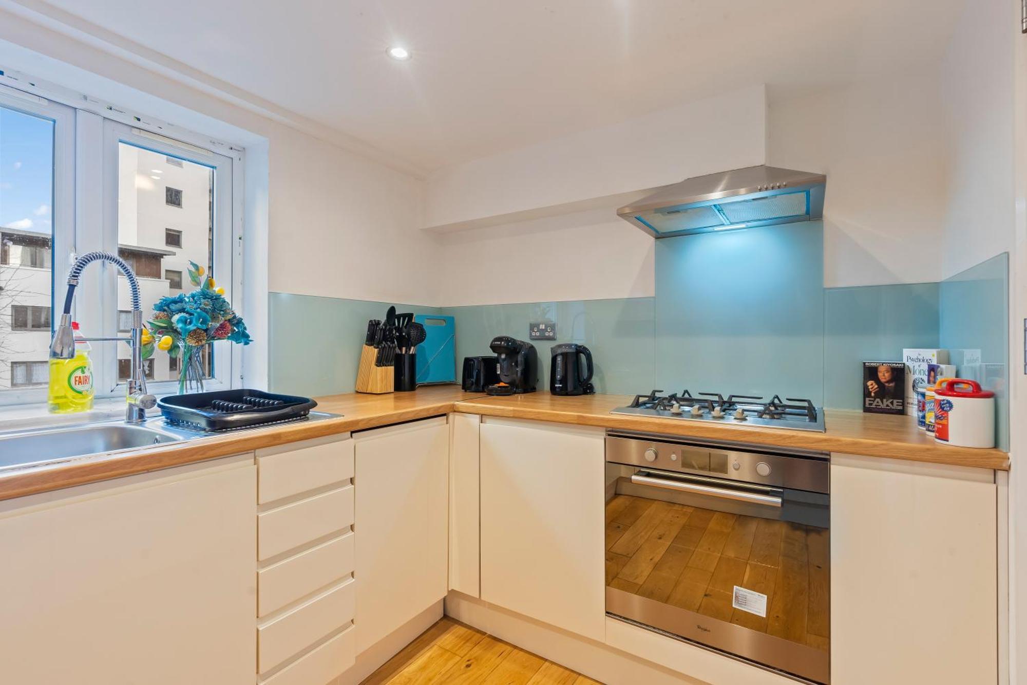 Cosy 1 Bed W Loft Sleeps 5 Close To Stations Apartment *