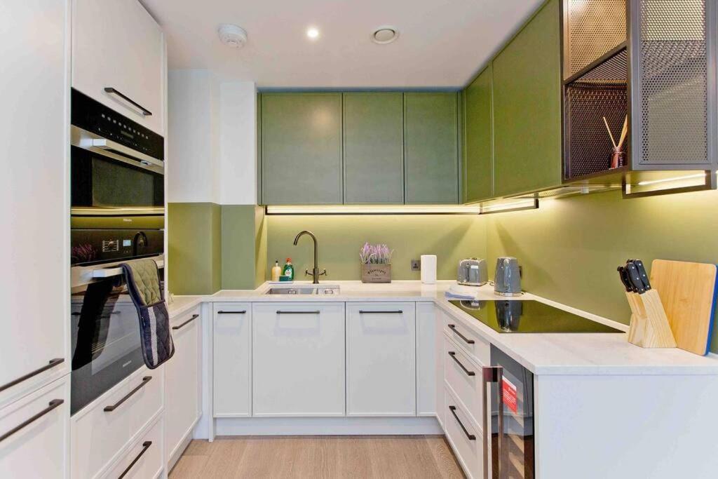 Stylish Flat In Chelsea Creek 11 *