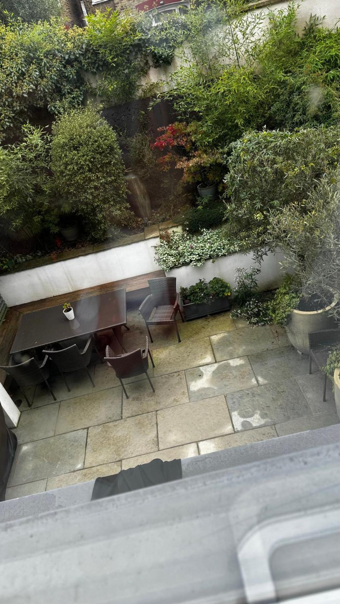 Séjour chez l'habitant Luxurious N-suite With Garden Views *