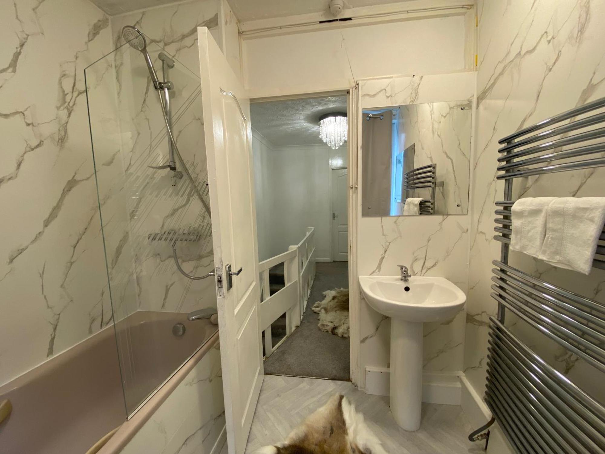 Charm - 3 Bedroom House Near Canary Wharf Vakantiehuis Londen
