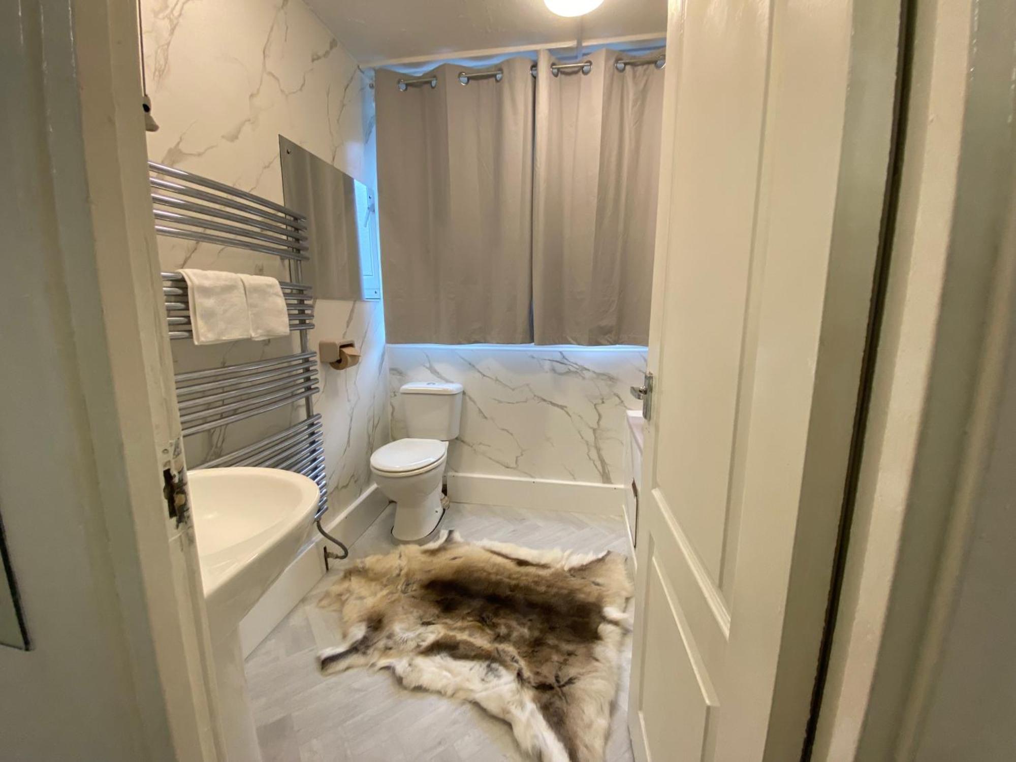 Charm - 3 Bedroom House Near Canary Wharf Vakantiehuis Londen