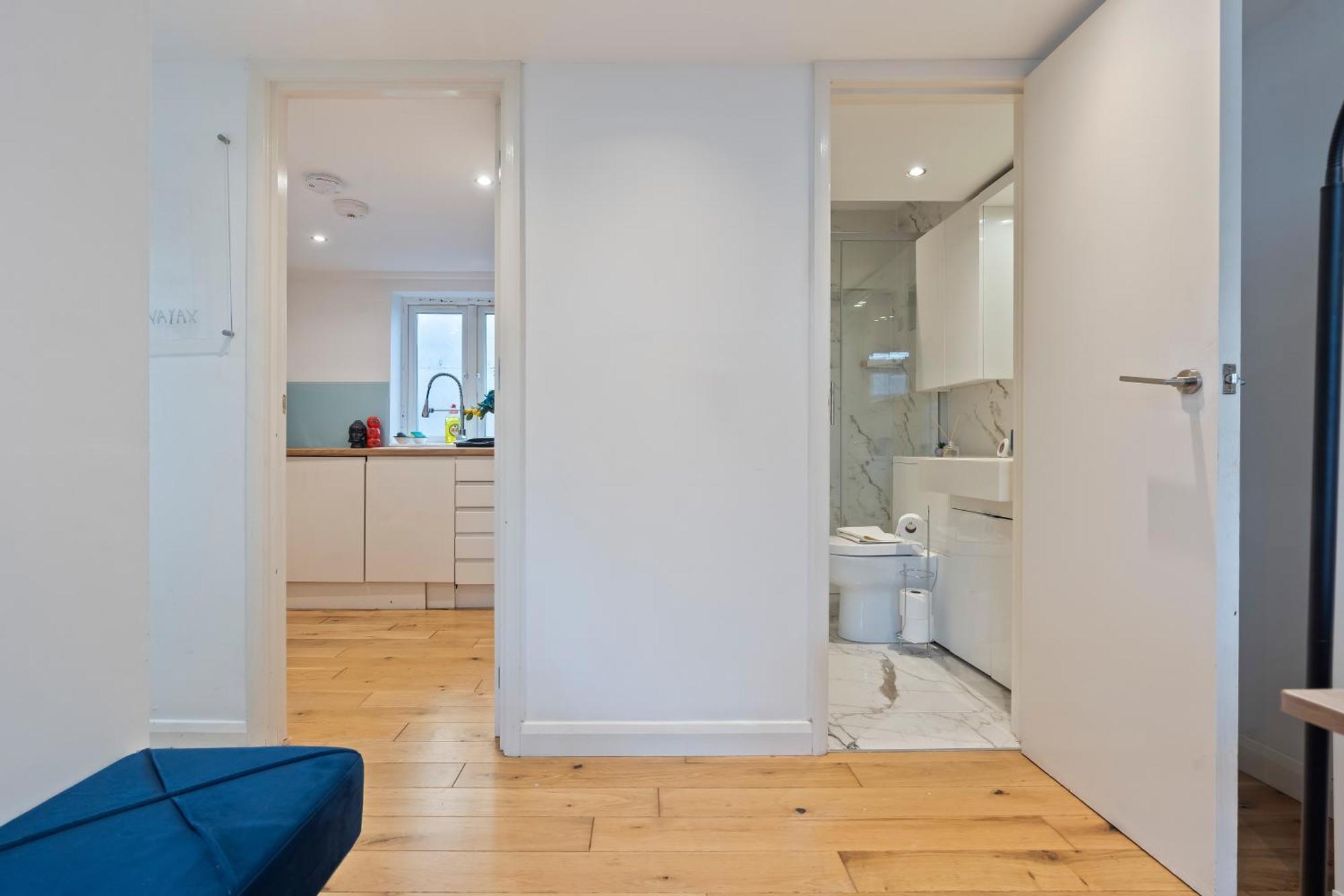 Cosy 1 Bed W Loft Sleeps 5 Close To Stations London