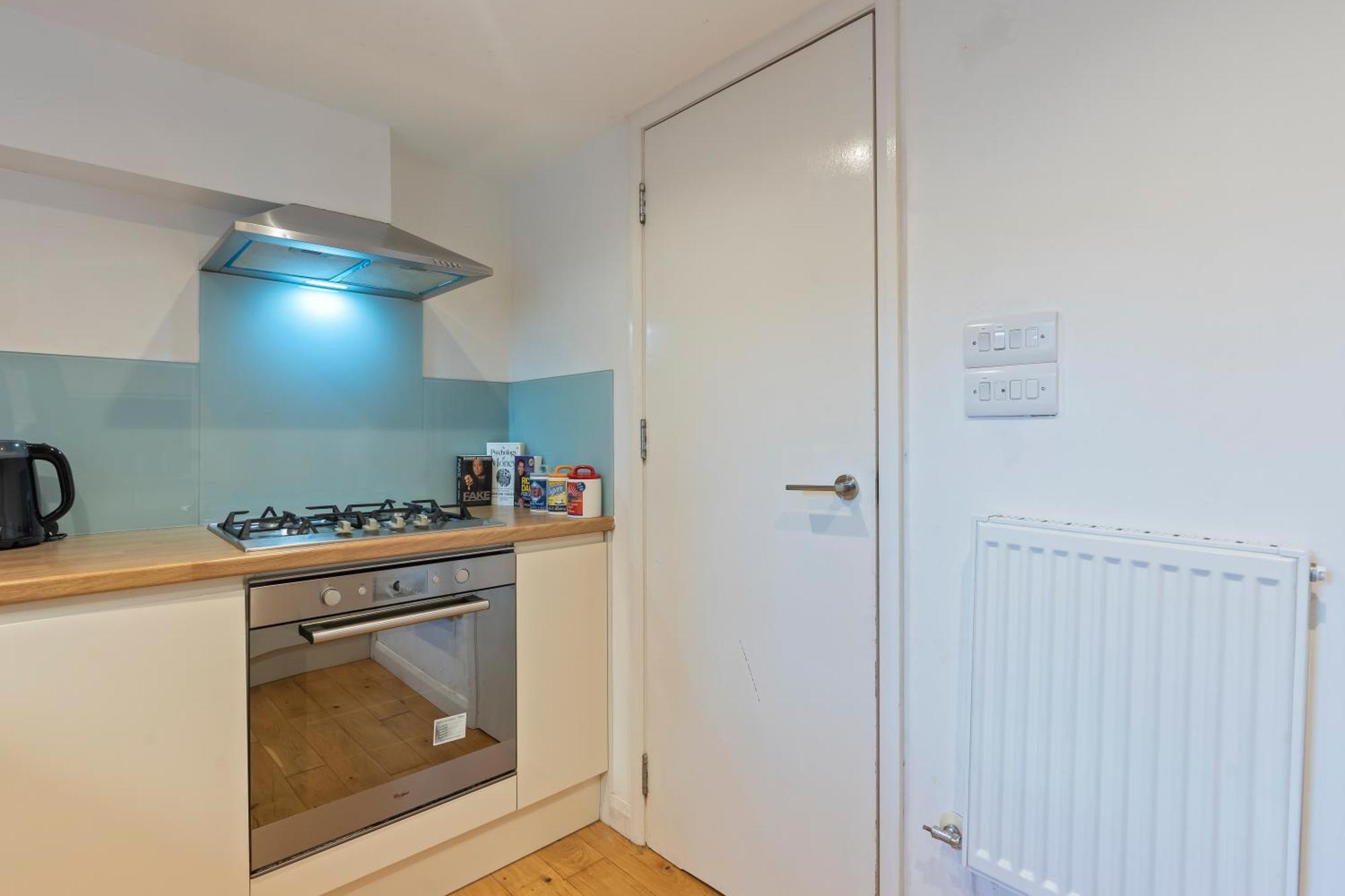 Cosy 1 Bed W Loft Sleeps 5 Close To Stations Apartment *