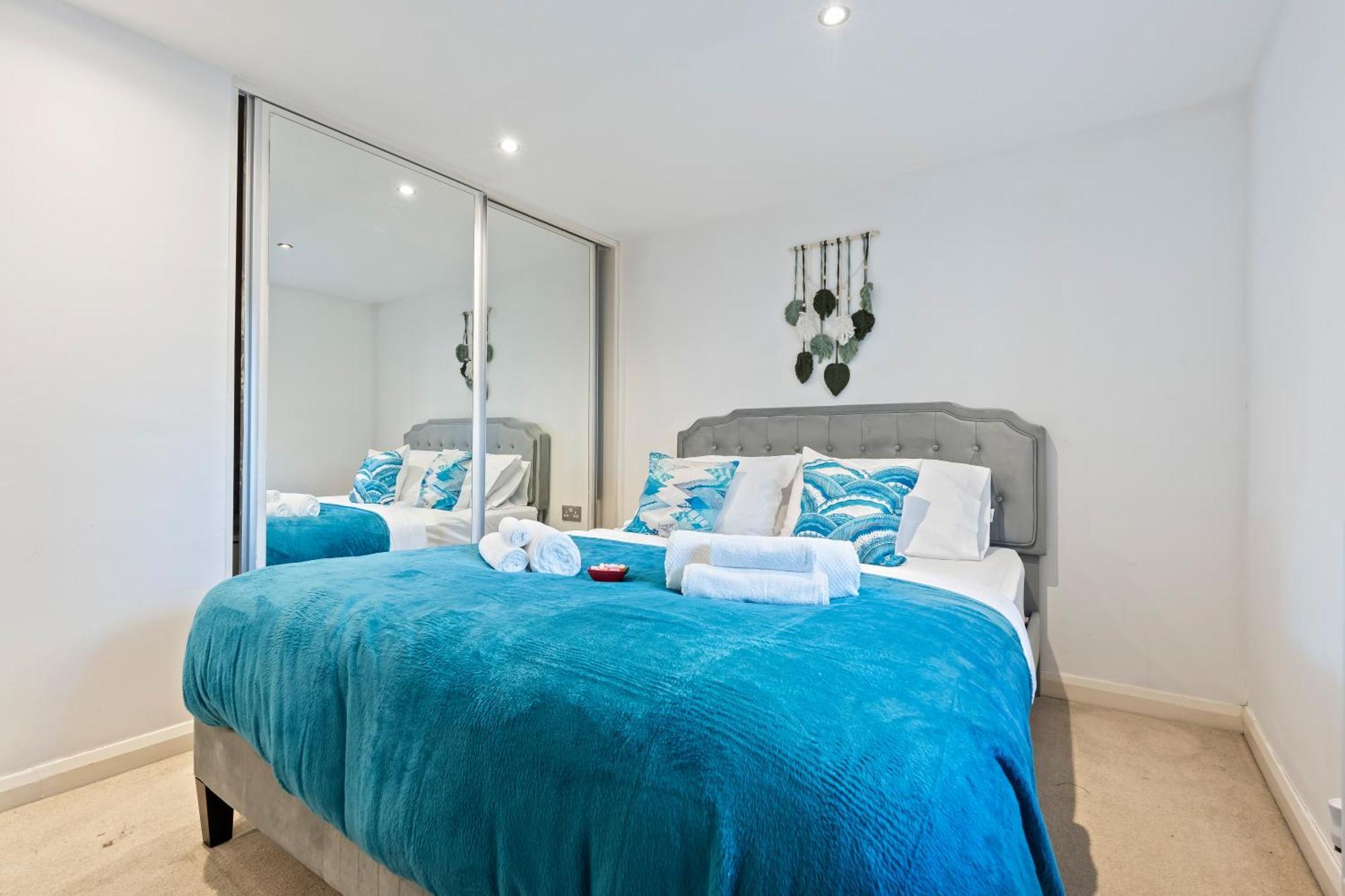 Cosy 1 Bed W Loft Sleeps 5 Close To Stations Apartment *