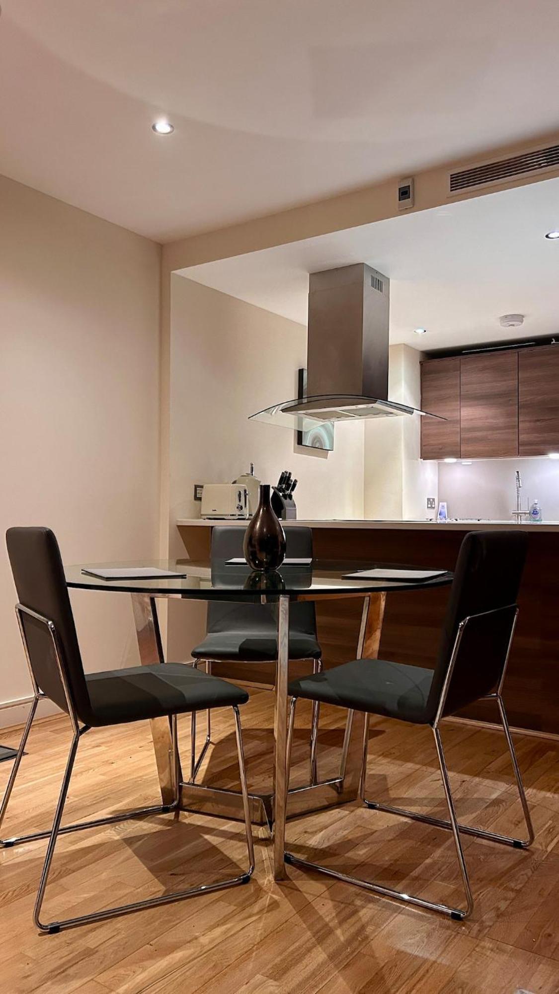 Comfortable & Well-located 2 Bed In Chelsea Appartement