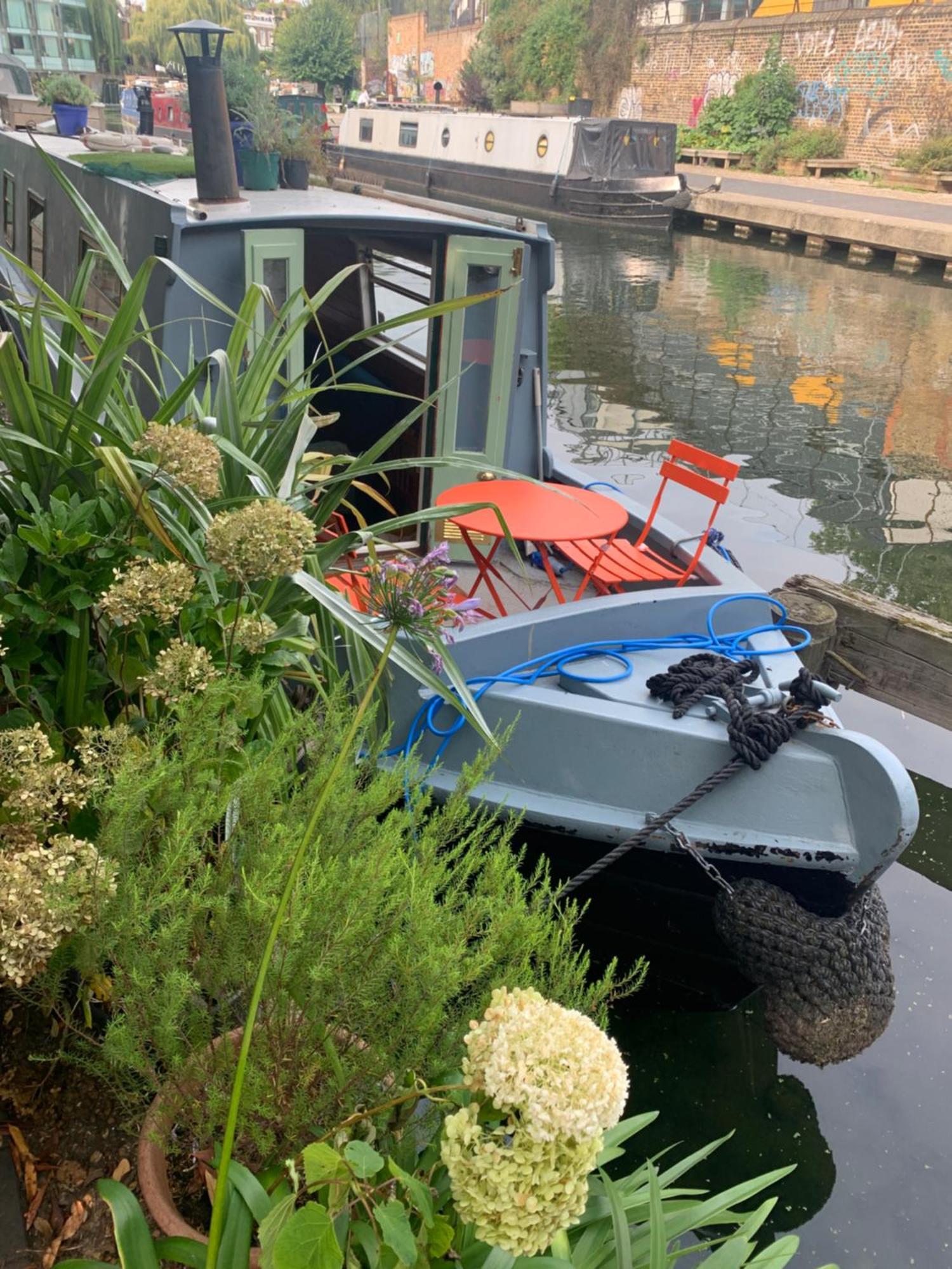 Cosy Narrowboat *