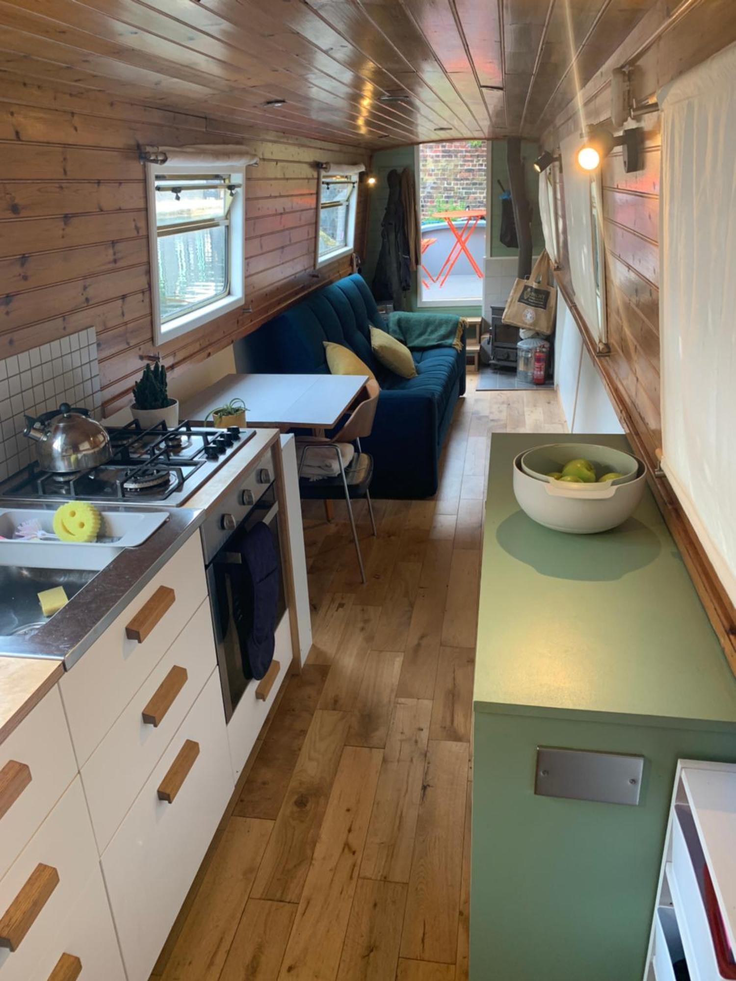 Cosy Narrowboat *