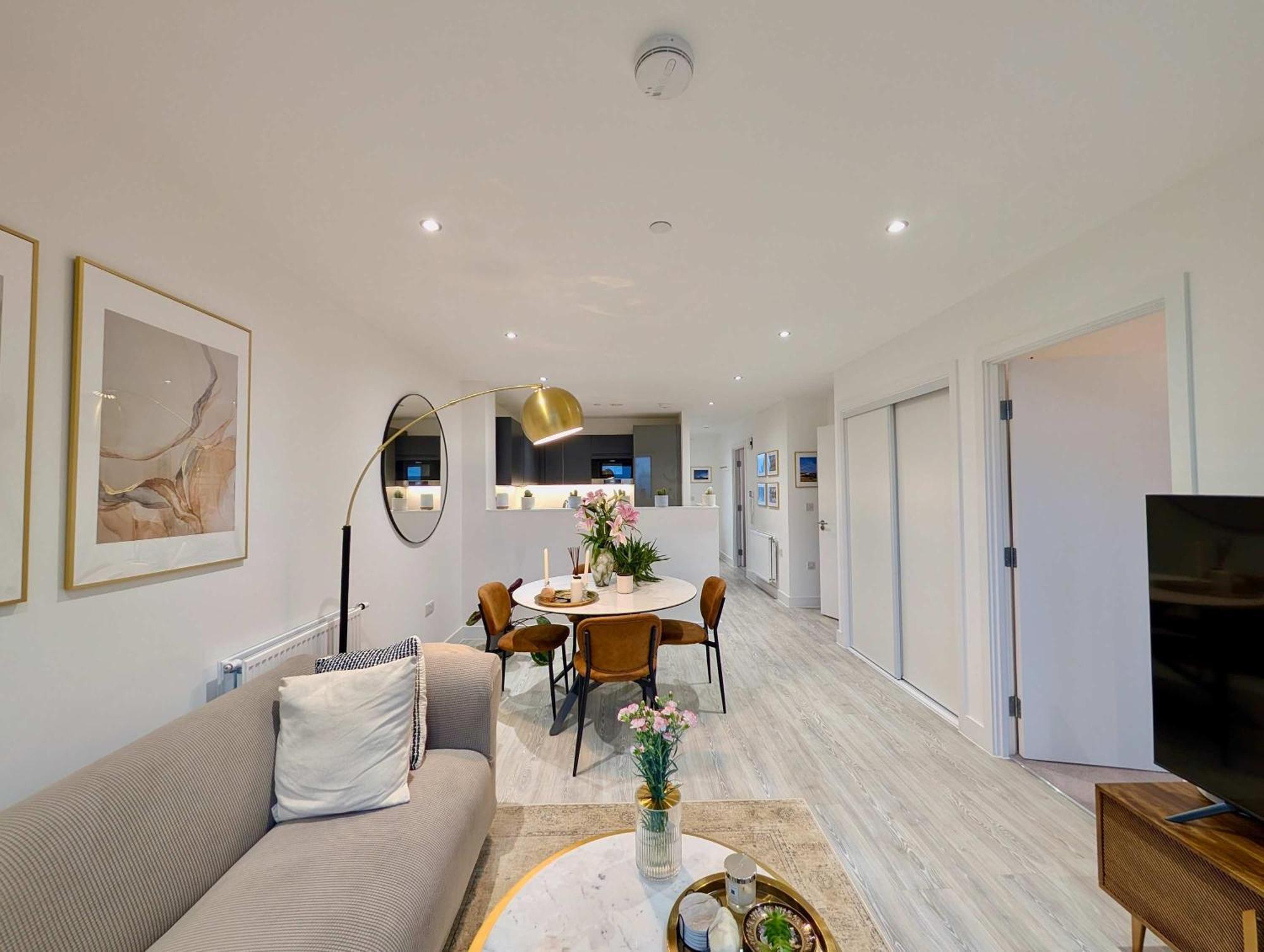 Apartamento Charming Flat With Balcony In *