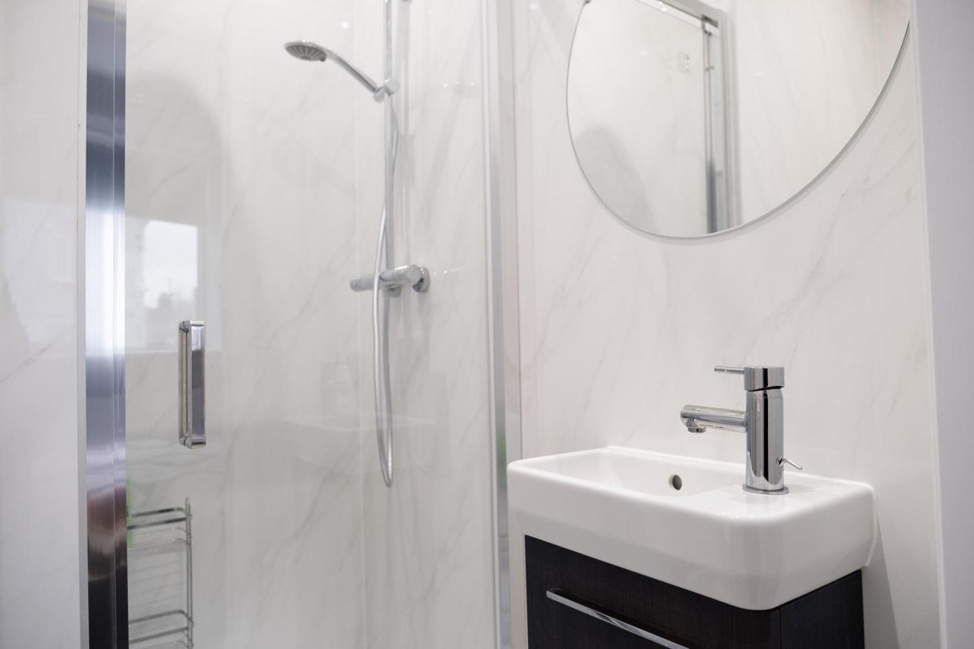 Zone 2 Spacious Two-bedroom With Parking *