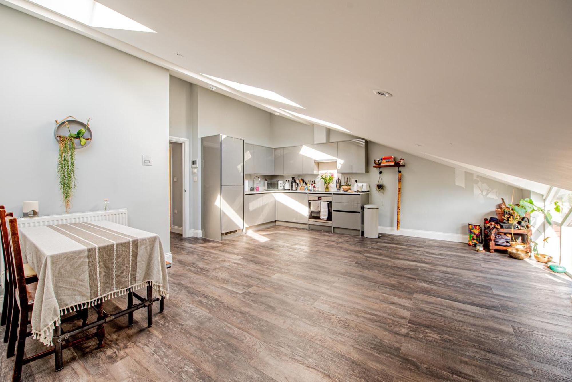 Peaceful 2-bed Flat In Londres